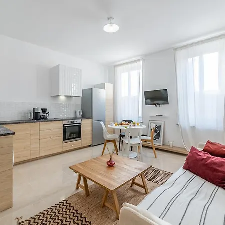 Apartment Le Borely: Climatise Avec 2 Chambres, A 800m De La Marseille